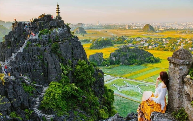 From Hanoi/NinhBinh: HoaLu-Bai Din- TrangAn- MuaCave-BichDon - Lunch break in Ninh Binh: fueling the stairs