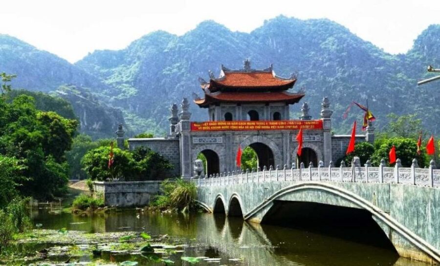 From Hanoi: Tam Coc Boat Trip and Hoa Lu & Mua Cave Tour - The tour pace: how the day fits together without burning you out