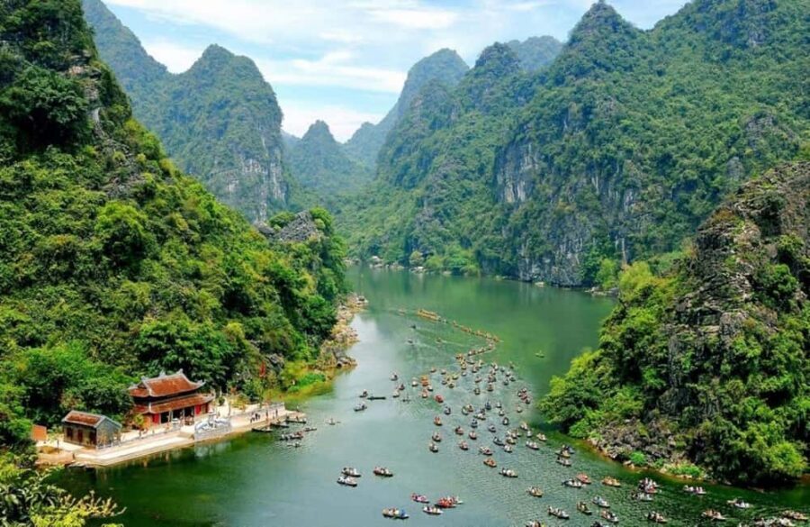 From Hanoi: Trang An eco-tourism - Hoa Lu ancient & Mua Cave - Mua Cave and the 500-step Hang Mua viewpoint