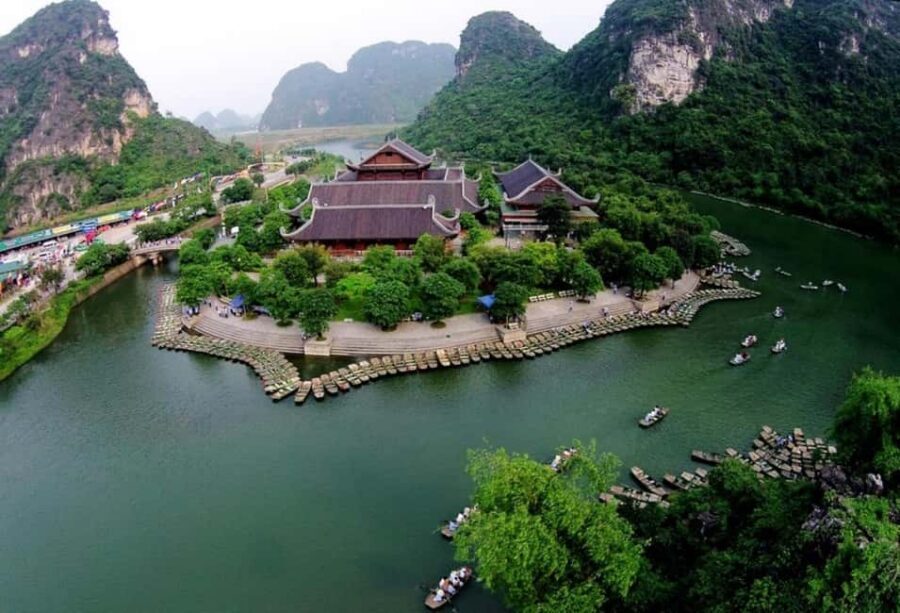 From Hanoi: Trang An eco-tourism - Hoa Lu ancient & Mua Cave - Guides and organization: the real difference between a 4.7 day and a 3-star one