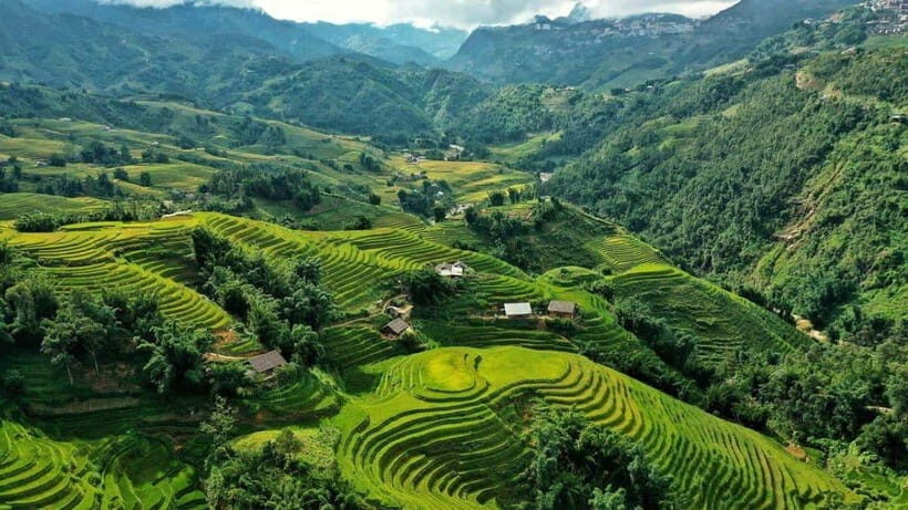 From Hanoi: Trek and Stay: 3-Day Sapa Highlands Adventure - Day 1: Hanoi to Sapa, then Cat Cat and Sin Chai