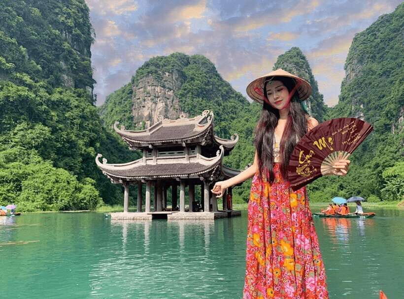 From Ninh Binh: Hoa Lu, Bai Dinh, Trang An, & Mua Cave Tour - Trang An Landscape Complex: UNESCO time by wooden boat
