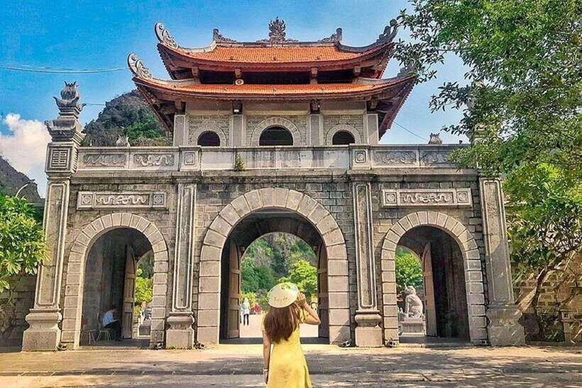 From Ninh Binh: Hoa Lu, Bai Dinh, Trang An, & Mua Cave Tour - Mua Cave and the 500 steps: getting your view the hard way