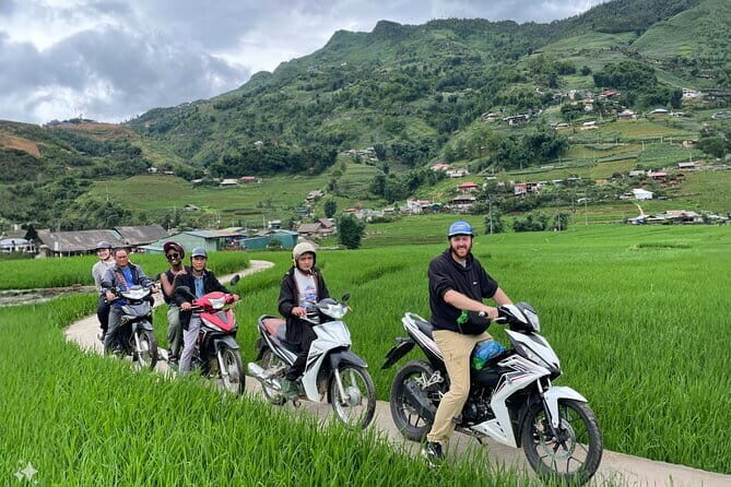From Sapa: 2 Days 1 Night Trek Over Night At Homestay - Day 2: the 6 km walk to Red Dao villages and lunch in Supan