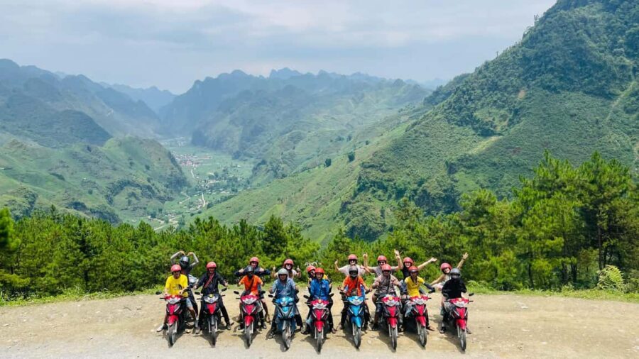 From Sapa: 3-Day Ha Giang Loop with Safe Rider (max 8 pax) - Day 2: Dong Van run with Bac Sum, Heaven Gate, and the Hmong King Palace