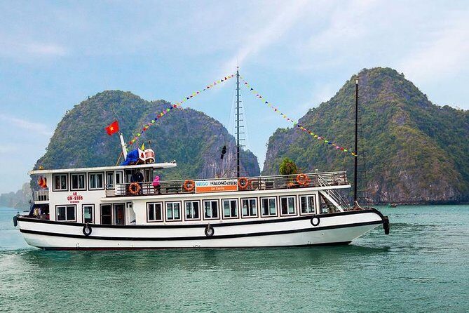 Full Day-All Inclusive: Halong Bay-Lan Ha Bay-Bai Tu Long Bay - Tuan Chau Boarding and the Hon Ga Choi Passing Moment