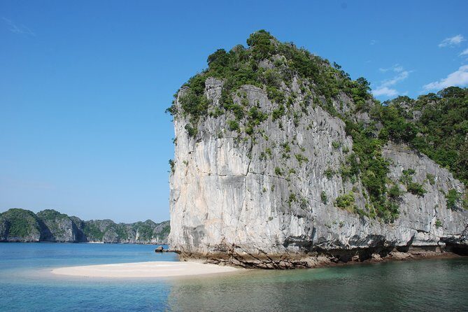 Full day boat trip with Cat Ba Captain Jack to Lan Ha Bay and Ha Long Bay - Mid-afternoon cruising: leaving Thap Nghieng Island and heading back