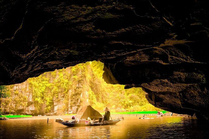 Full-Day Tour Hoa Lu, Tam Coc Boat Trip and Mua Cave - Mua Cave (Dancing Cave): nearly 500 steps and a view worth the sweat