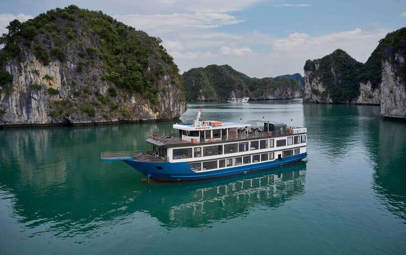 Ha Long Bay: 2-Day Tour with La Pandora Boutique Cruise - Your Day 1: Ha Long to Lan Ha, With Ong Cam for Kayaks and Calm Water