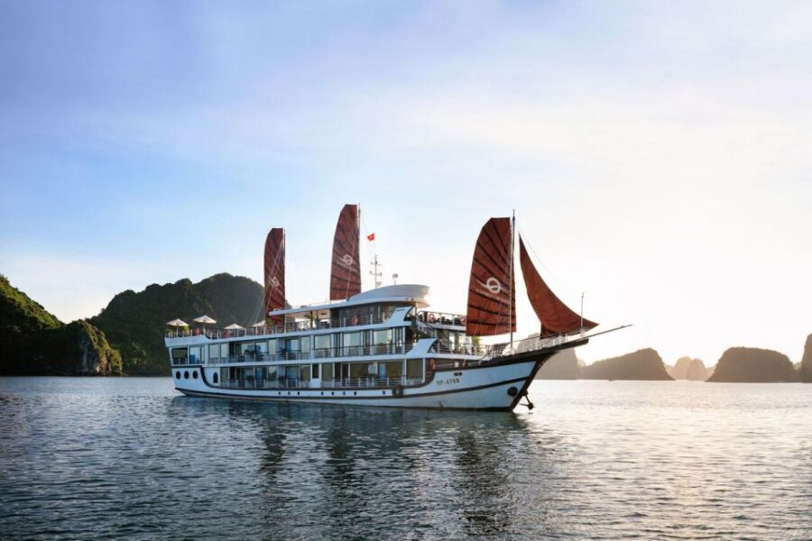 Ha Long & Lan Ha Bays: 2-Day Cruise with Meals & Kayaking - Ha Long to Lan Ha by lunch: watching karst towers from the move