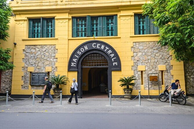 Ha Noi City Day Tour - Thang Long Imperial Citadel: Independence Written in Stone