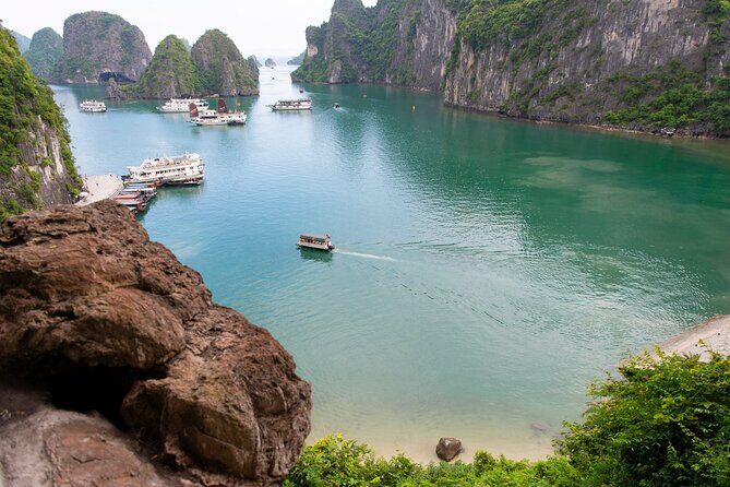Halong Bay 2 Days 1 Night Traditional Boat - Overnight on the Boat: Cabins, Meals, and the Comfort Level