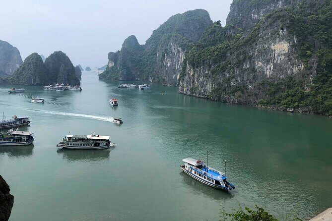 Halong Bay Cruise With Cave, Kayaking, Swimming - Buffet Lunch - Sung Sot Cave (Surprising Cave): the formations and the walking time