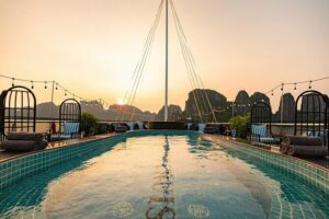 Halong Bay Day Tour With Sunlight Luxury Cruise With Transfer - Sung Sot Cave and the 200-step reality