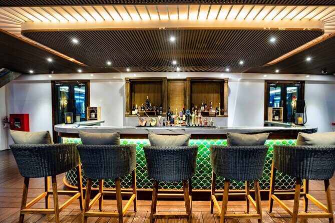 Halong Bay Luxury Dinner Cruise - Ambassador - Boarding Ambassador Cruise II: your first hour on track