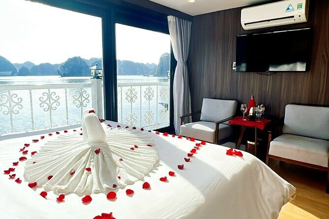 HaLong, LanHa bay 2days and 1 nite Kayak on Vega Legend Cruise. - Day 1 on the Vega Legend: sail from Tuan Chau and anchor in Lan Ha Bay
