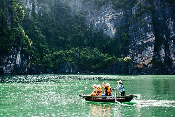 Halong Luxury Cruise Full Day Tour from Hanoi: All Inclusive - How group size shapes your comfort