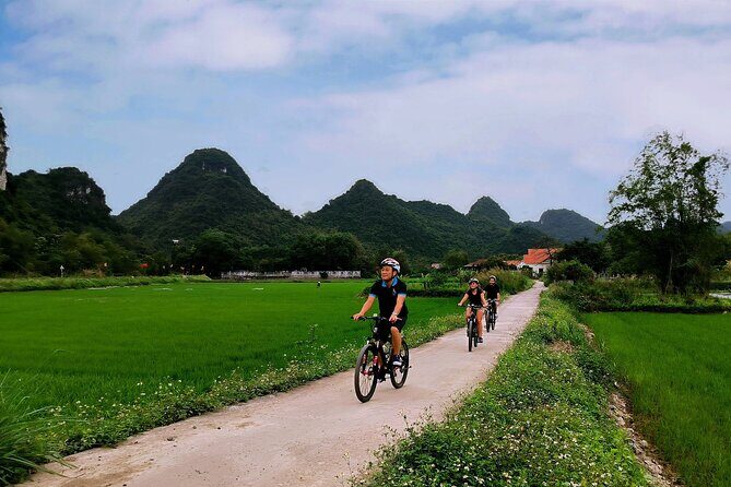 Hang Mua - Hoa Lu - Tam Coc Small Group Tour 8 People a Group - Lunch and the day’s pacing: how to make 11 hours feel manageable