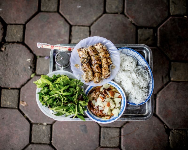 Hanoi: 7 Tastings Street Food Tour with Train Street - Street Food in Hanoi Makes Sense Only With a Plan