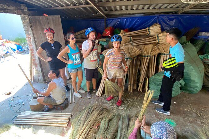 Hanoi Bicycle Tours: Half Day Bicycle Tours Hanoi Countryside - Ho Truc Bach: a break in the middle of the ride