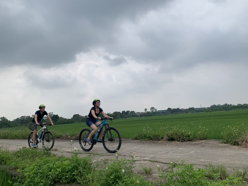 Hanoi: Bike Tour Through Hidden Gems and Banana Island - The family home stop: the everyday Hanoi lesson