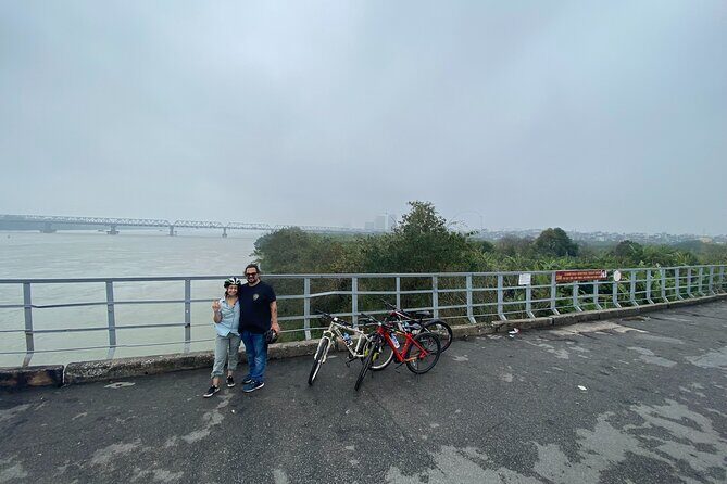 Hanoi City Bike Tour through Banana Island & Food Tasting - Old Quarter Streets, Railway-Track Cafés, and Duờng Tau