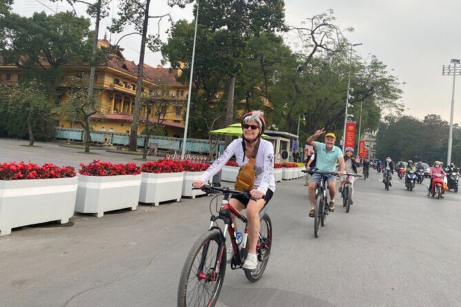 Hanoi City Bike Tour through Banana Island & Food Tasting - Safety and Skill Level: The Traffic Factor (and How Guides Help)