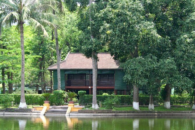 Hanoi City Half Day Private Tour: Hidden Corners & Train Street - Dong Xuan Market and Long Bien Bridge: real Hanoi between big sights