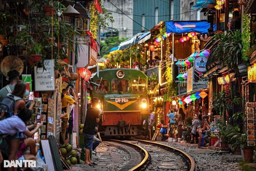Hanoi City Half Day - The City Contains Cultural Beauty - Ngoc Son Temple and Hoan Kiem Lake: the legend finish you can walk