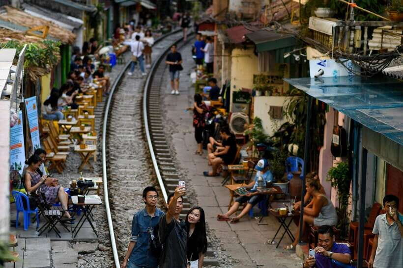 Hanoi: City Highlights Tour with Train Street & Hidden Gems - Why this 4-hour Hanoi loop works so well
