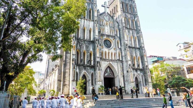 Hanoi: City Highlights Tour with Train Street & Hidden Gems - Tran Quoc Pagoda: slowing down without losing momentum