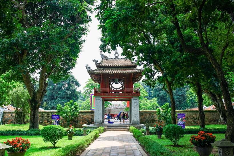 Hanoi: City Highlights Tour with Train Street & Hidden Gems - Hoàn Kiếm Lake: a calm finish that helps your feet recover