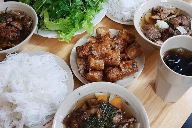 Hanoi Famous Michelin Guided Street Food Tour - Stop 1: Phở Gà Nguyệt and the Comfort of Chicken Pho