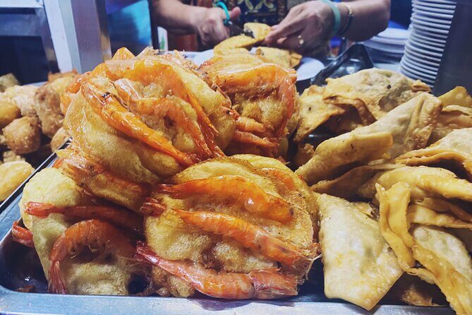 Hanoi food tour-Local street food tour (food&guide included) - Entering Hanoi through Hoan Kiem Lake