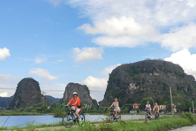 Hanoi Full Day A Private Tour With Mix of History and Activities - Cyclo Through the French Quarter to Hoan Kiem Lake: Real Hanoi on Wheels