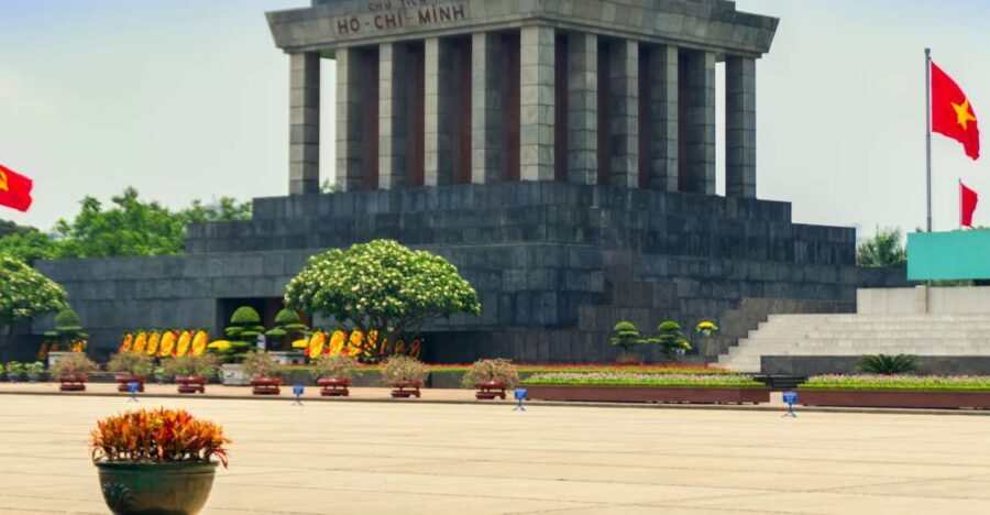 Hanoi: Full-Day City Tour and Water Puppet Show - Ho Chi Minh Complex: What You Can See and When It’s Closed