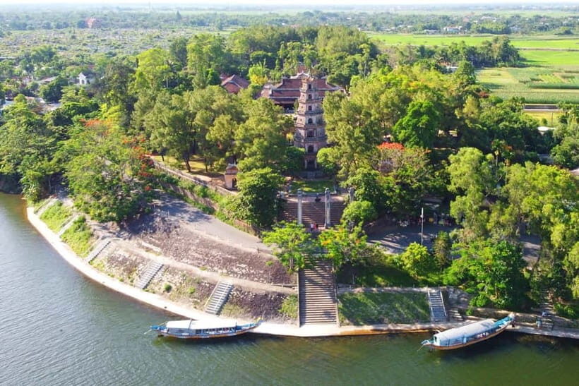 Hanoi: Full-day or Half-day Hanoi City Tour - Hoan Kiem Lake and Ngoc Son Temple: the iconic postcard stop