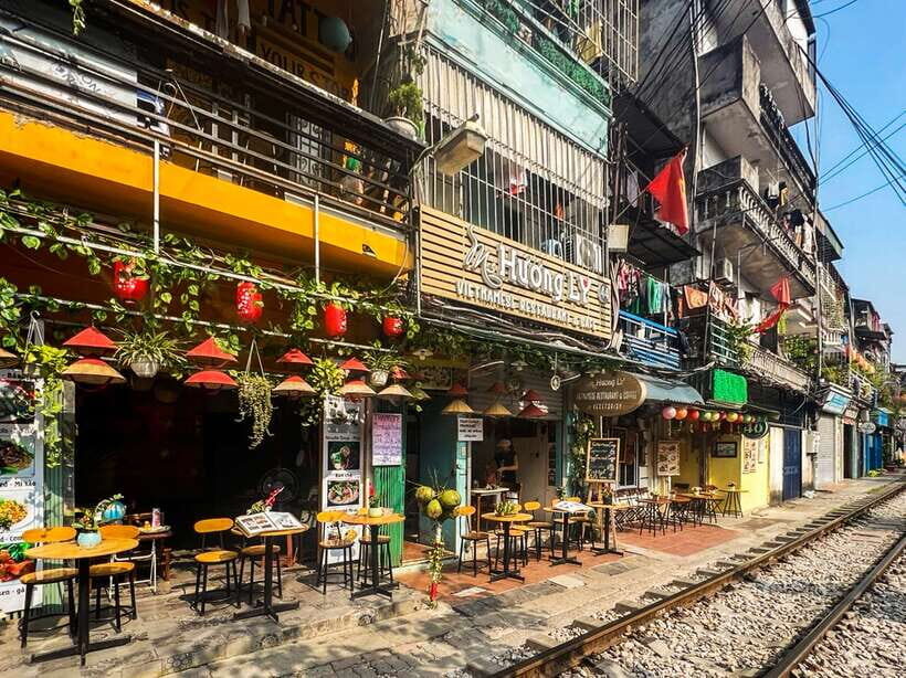 Hanoi: Guided Food Tour with Train Street Visit - Why this Hanoi food-and-train combo works in about 4 hours