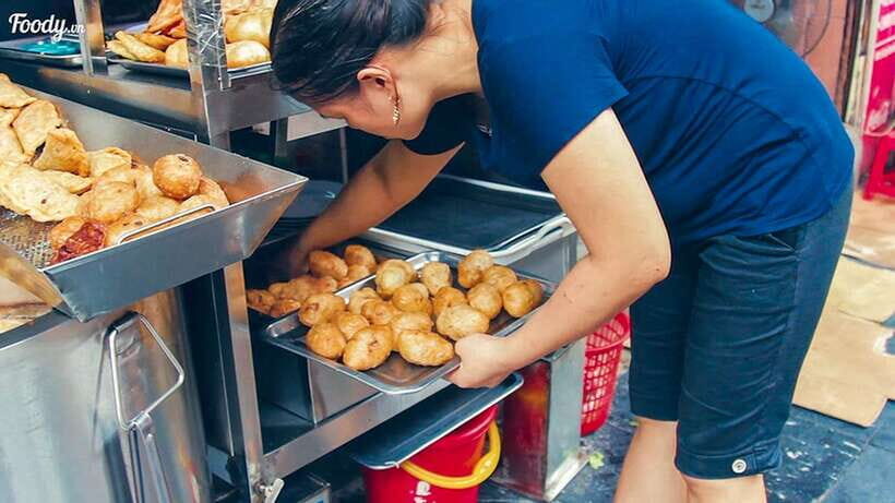 Hanoi: Guided Food Tour with Train Street Visit - Old Quarter walking: eating while you learn your bearings