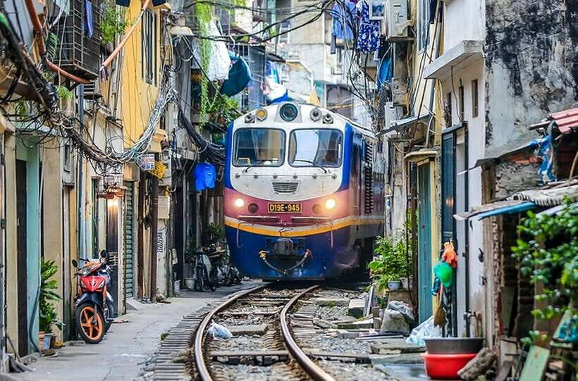 Hanoi: Guided Food Tour with Train Street Visit - Meeting at No. 38 Bát Sứ: the Old Quarter start you can actually find