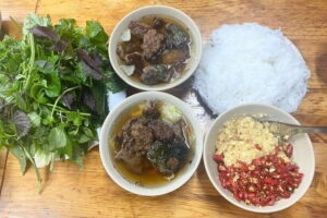 Hanoi: Guided Street Food Tour with Train Street Experience - Meeting in Hanoi: where to start and what to bring