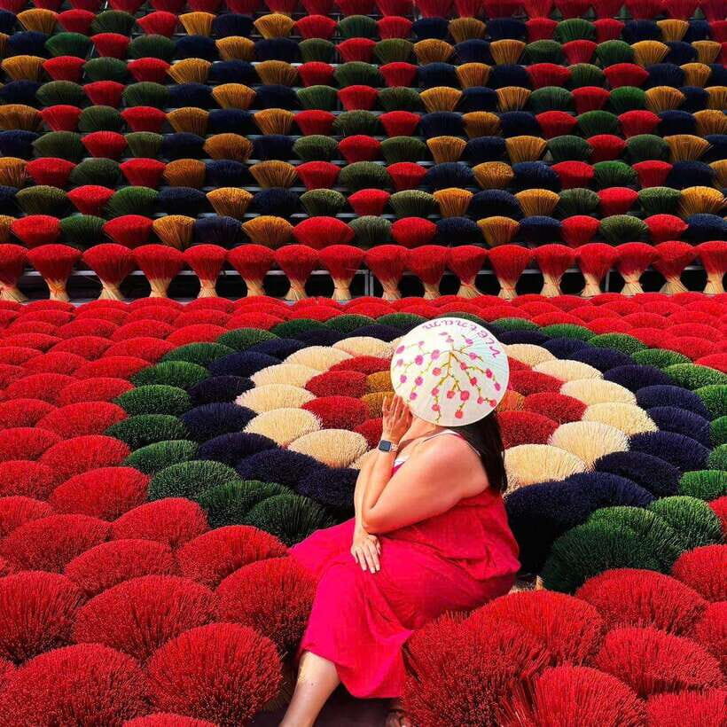 Hanoi: Incense Village, Hat, and Lacquer Artisanal Tour - Chuong Conical Hat Village: painting Vietnam’s iconic shape