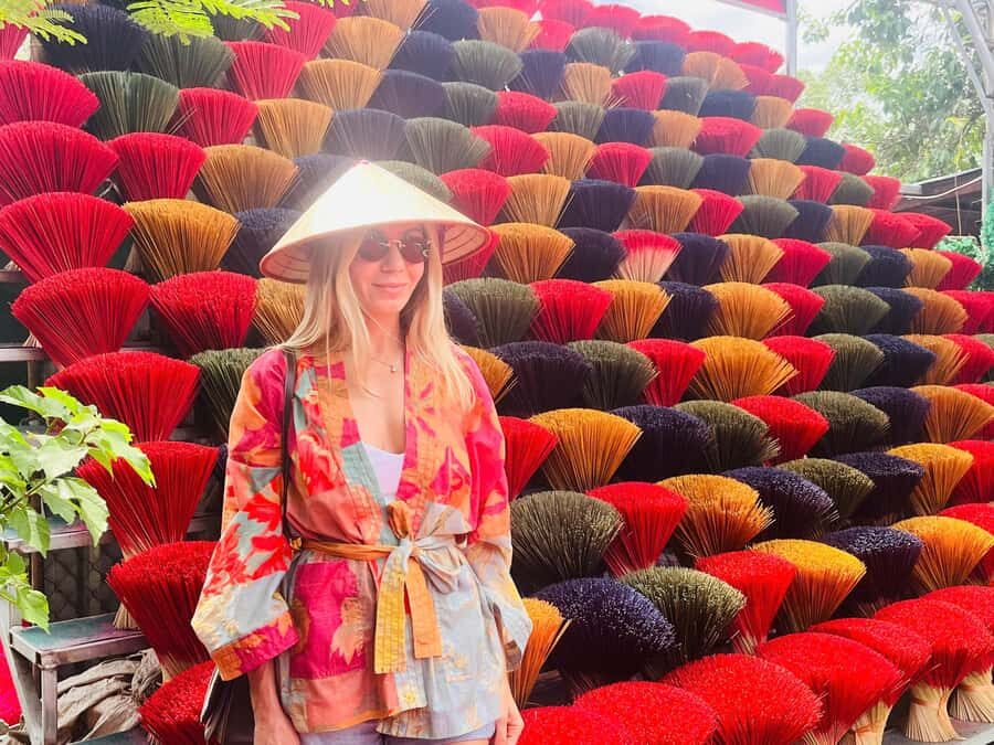 Hanoi: Incense Village, Hat, Lacquer Tour & City Highlights - Quang Phu Cau incense village: where you see tradition in motion