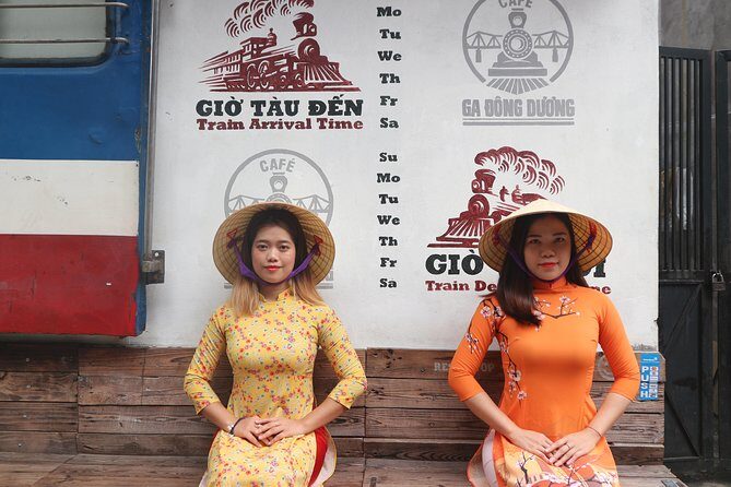Hanoi Instagram Tour: The Most Scenic Spots - Stop 1: Duờng Tau (the French-built train track moment)