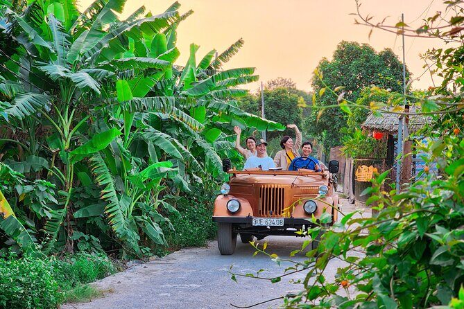 Hanoi Jeep Tour: Red River Countryside+ Backstreet+ Train-street - Bay Mau Lake and the Home-Visit Feeling of Getting Off Script