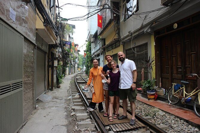 Hanoi Jeep Tours Led By Women: City & Red River Half Day - Meeting and Pickup: How Your Half-Day Gets Rolling