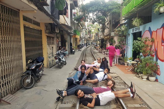 Hanoi Motorbike Tour: Food, Culture and Fun by Vintage Motorbike - Stop 1: Chợ trời Backstreets and the Start of the Eating Route
