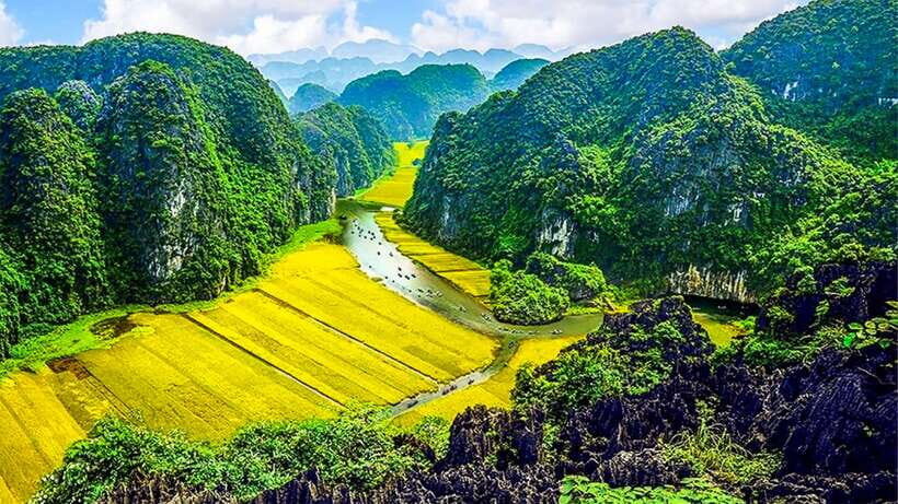 Hanoi/Ninh Binh: 1-Day Tam Coc/Trang An, Hoa Lu & Mua Caves - Lunch in the middle: fuel that keeps the pace sane