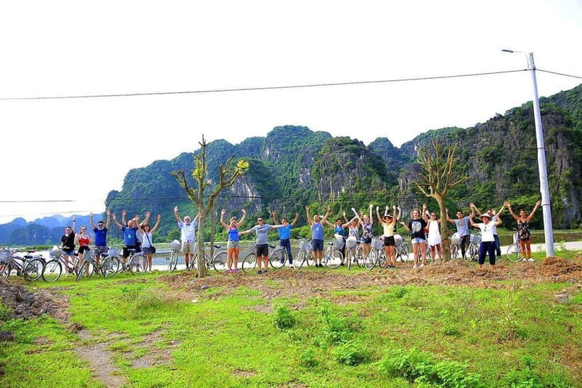 Hanoi/Ninh Binh: 1-Day Tam Coc/Trang An, Hoa Lu & Mua Caves - The guides: the difference between seeing things and understanding them