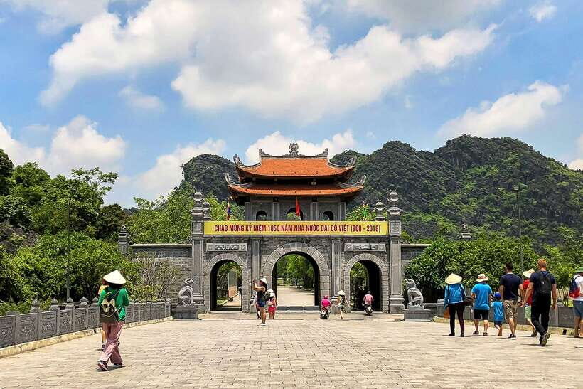 Hanoi/Ninh Binh: 1-Day Tam Coc/Trang An, Hoa Lu & Mua Caves - Sampan boats: Tam Coc caves vs Trang An’s cave complex